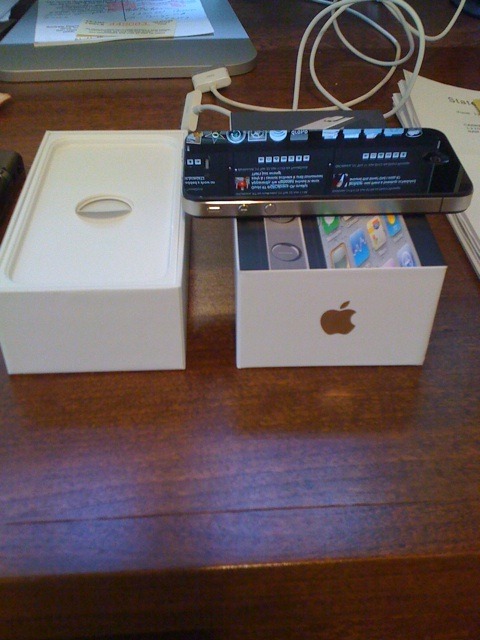 iPhone 4 Unboxing