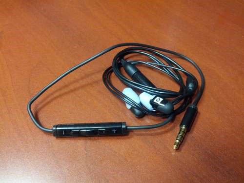 Galaxy-Nexus-and-others-headset-remote-with-medi