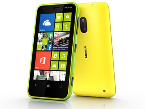 Nokia_Lumia_620_02