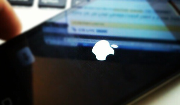 iPhone-Apple-logo