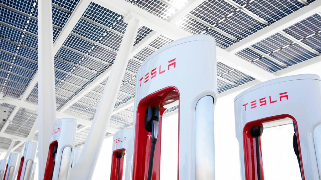 tesla spotted using mobile powerpacks at a tesla semi megacharger station